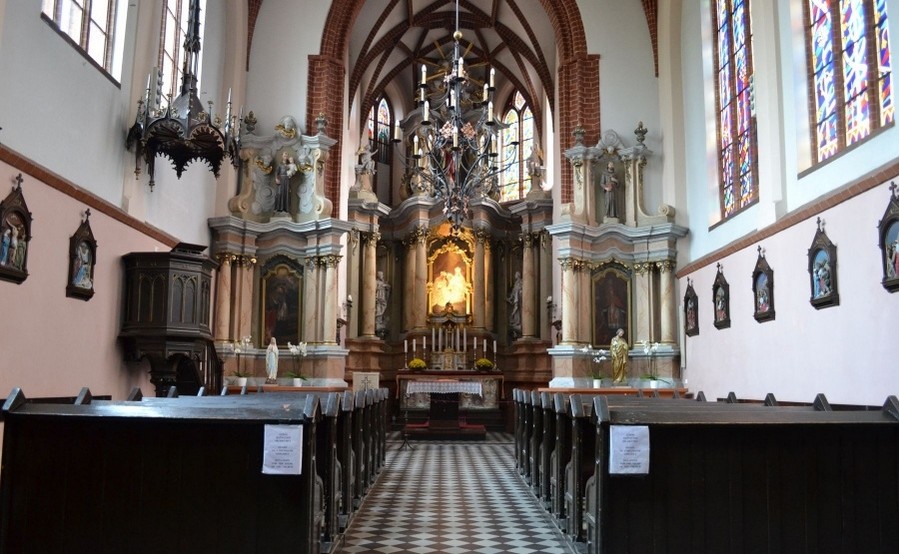 Что можно увидеть внутри костела Святой Анны в Вильнюсе